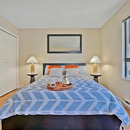 Prime Location Stylish Two-Bedroom Apartment Overlooking Downtown Vancouver Exterior foto