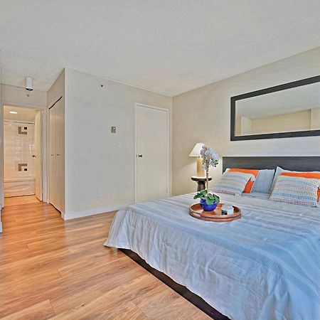 Prime Location Stylish Two-Bedroom Apartment Overlooking Downtown Vancouver Exterior foto