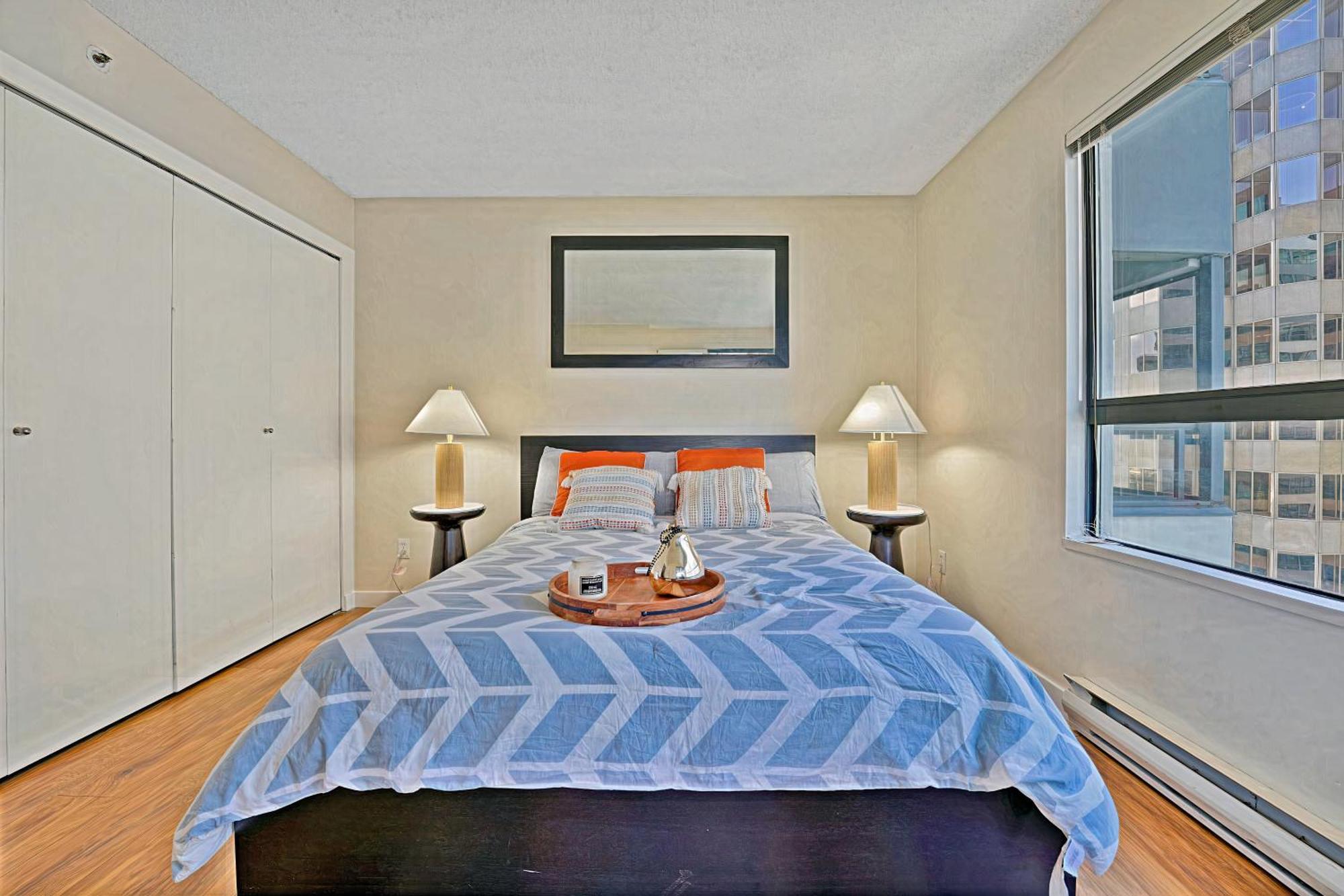 Prime Location Stylish Two-Bedroom Apartment Overlooking Downtown Vancouver Exterior foto
