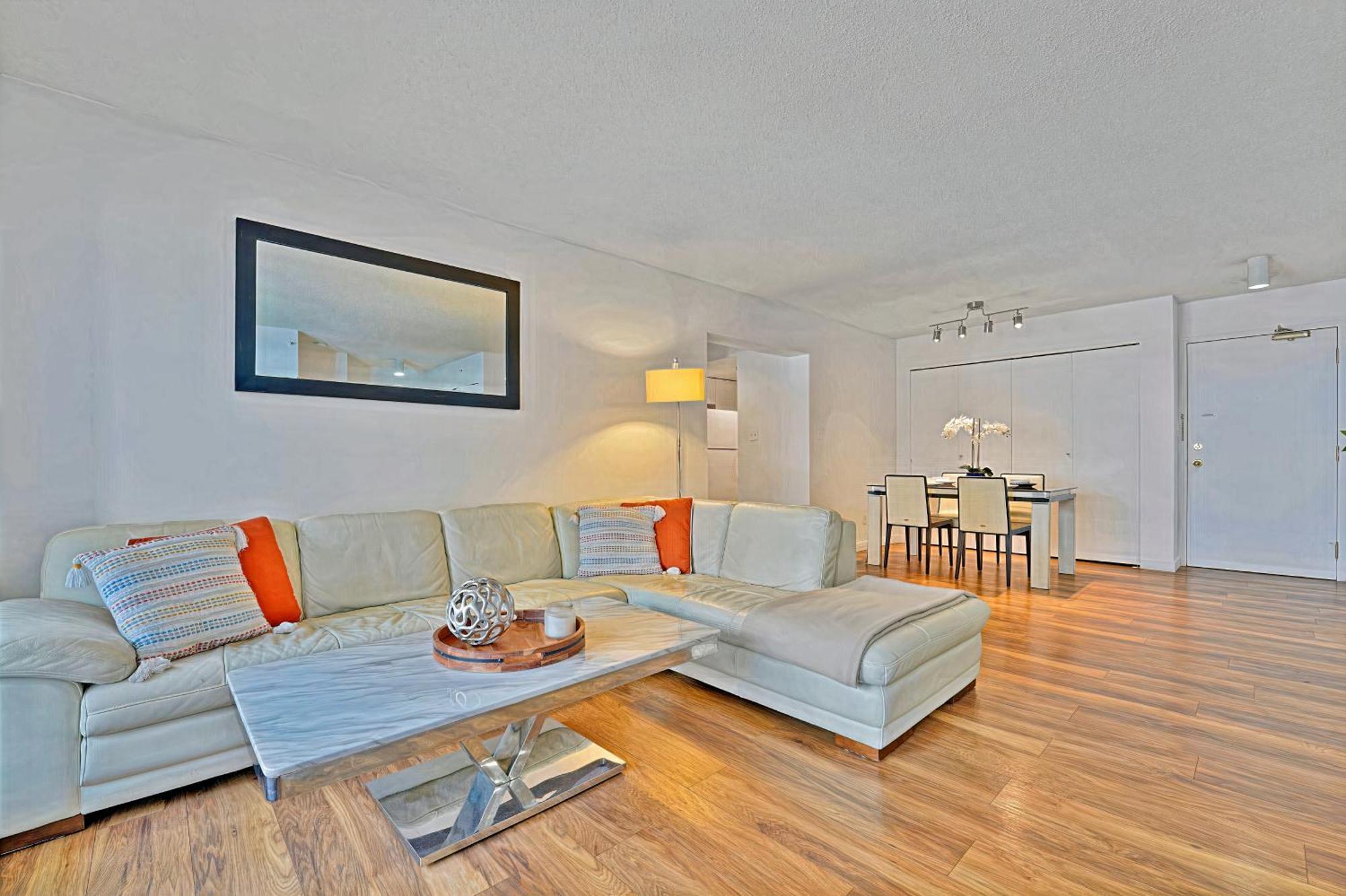 Prime Location Stylish Two-Bedroom Apartment Overlooking Downtown Vancouver Exterior foto