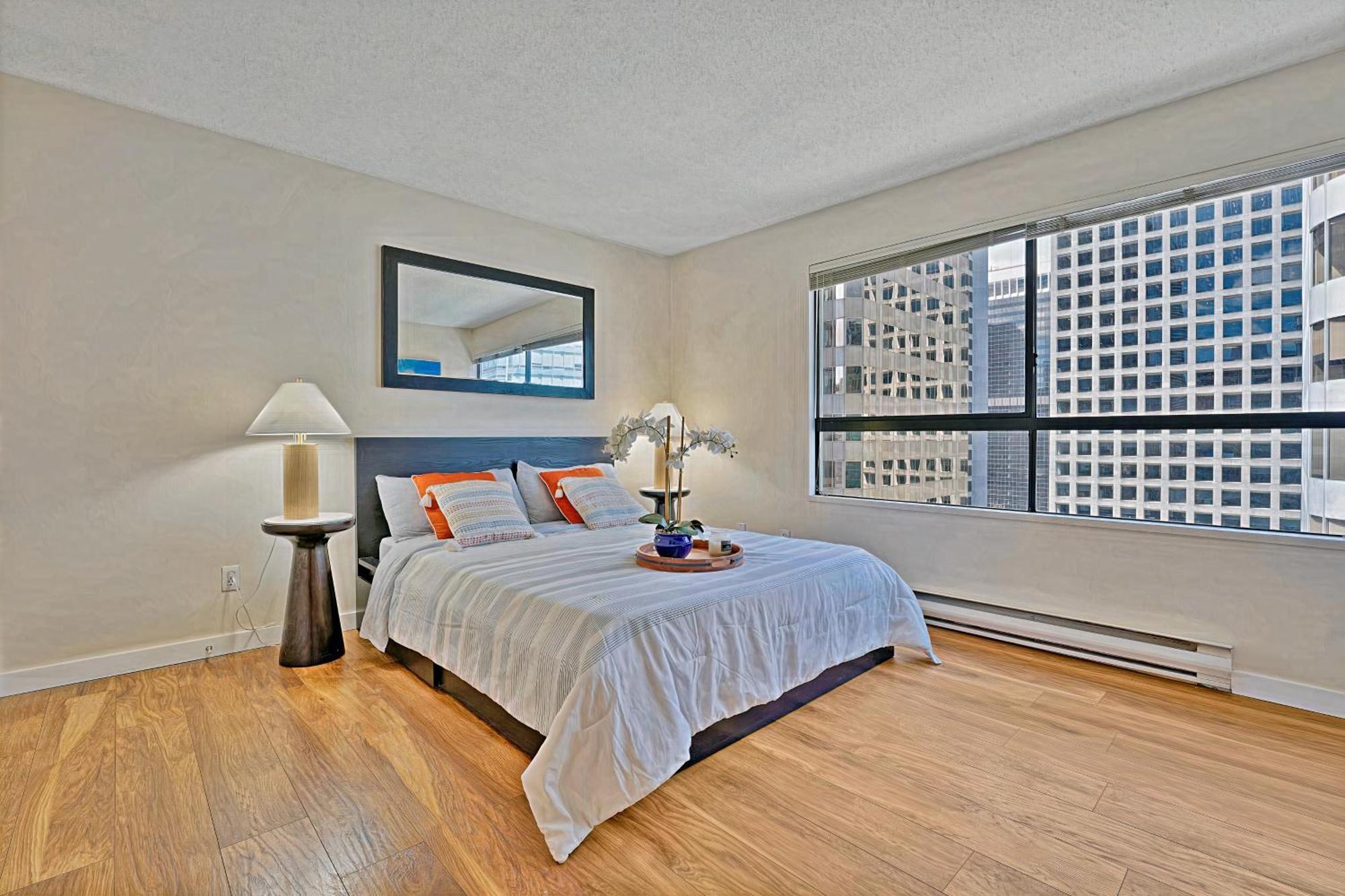 Prime Location Stylish Two-Bedroom Apartment Overlooking Downtown Vancouver Exterior foto